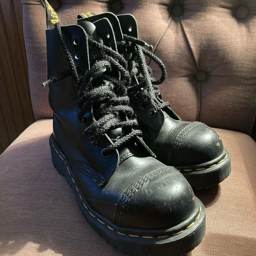 DR. MARTENS AIR WAIR STEEL TOE MADE IN ENGLAND  size unlisted—fits a 6 US Women—